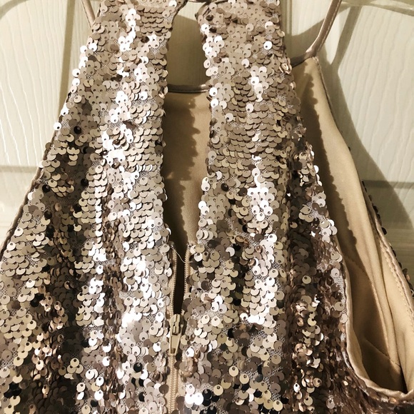 ***SOLD** SOLD***SEQUINS NWT Gold sequins dress, sleeveless peep hole SIZE: 3 - Picture 3 of 10